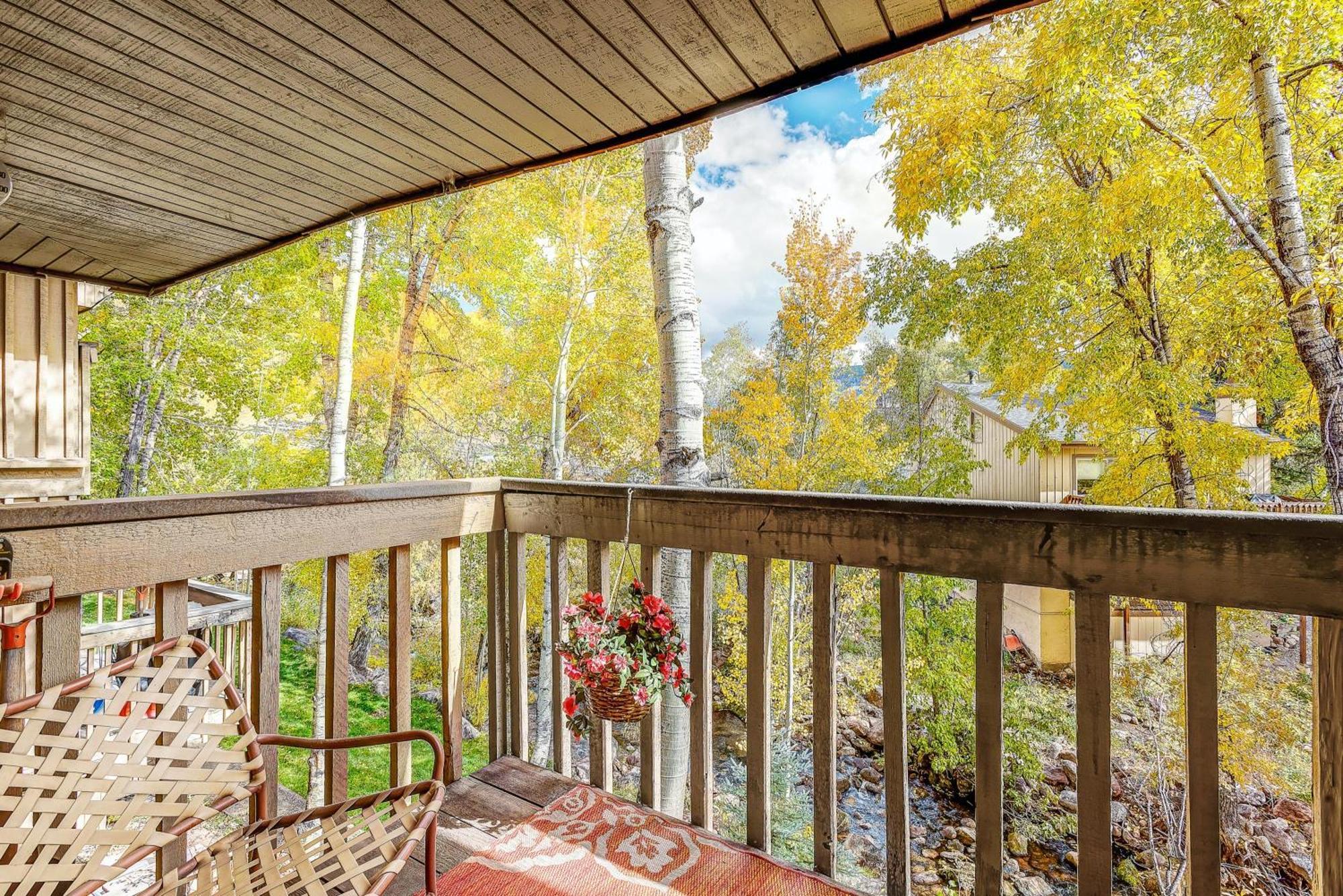 فيلا Peaceful Creek View From The Deck! Walk To Shuttle فيل المظهر الخارجي الصورة